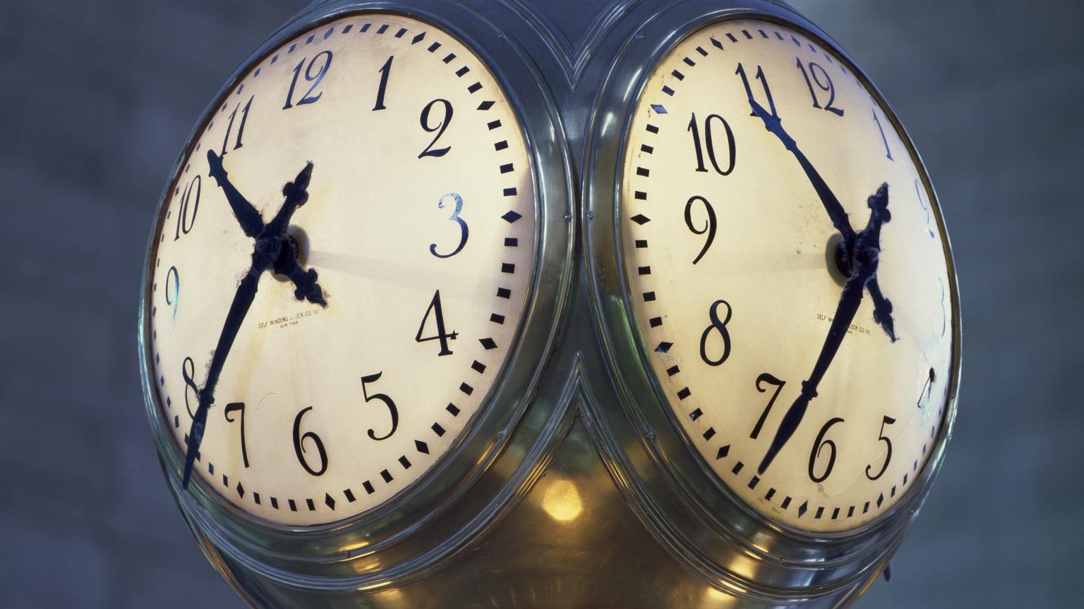 When Can You Apply for Citizenship? The N-400 90-Day Early Filing Rule (With a Date Calculator)